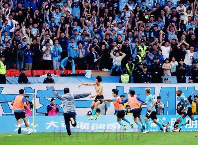 大连召开足球发展座谈会 冀为中国足球献更大力量 大连召开足球发展座谈会 冀为中国足球献更大力量