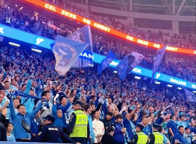 大连召开足球发展座谈会 冀为中国足球献更大力量 大连召开足球发展座谈会 冀为中国足球献更大力量